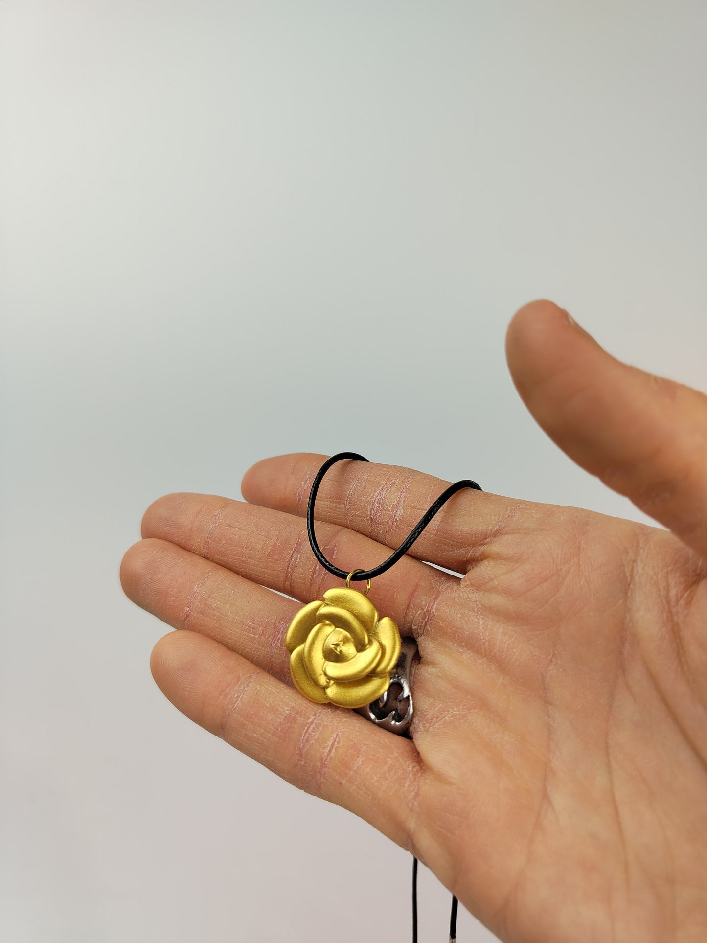Replica Accessori Yor Forger – Orecchini, Collana e Fermacapelli (Spy x Family)