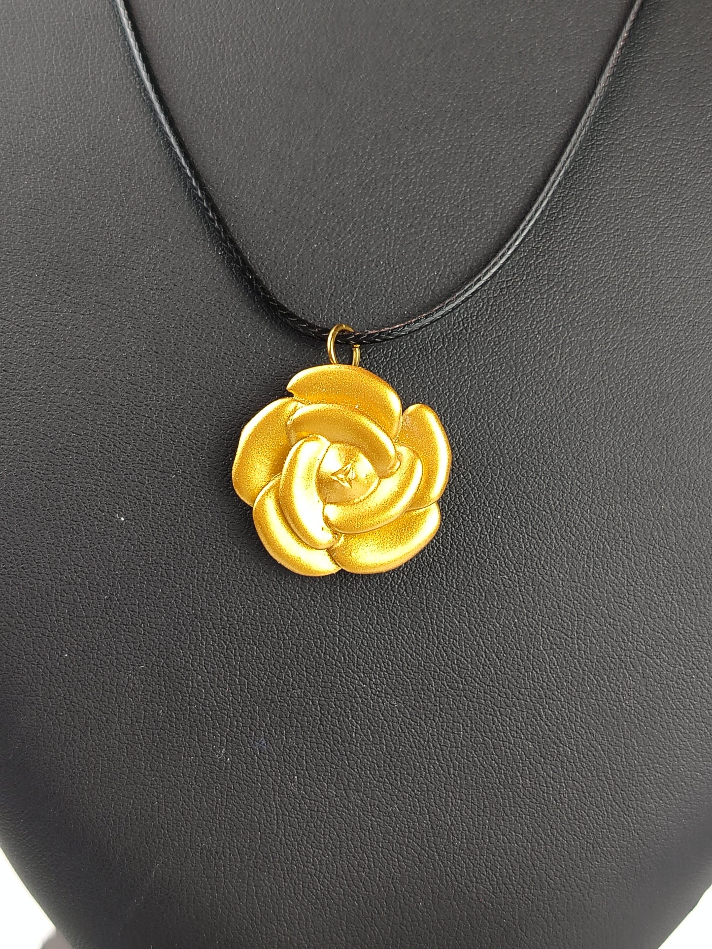 Replica Accessori Yor Forger – Orecchini, Collana e Fermacapelli (Spy x Family)