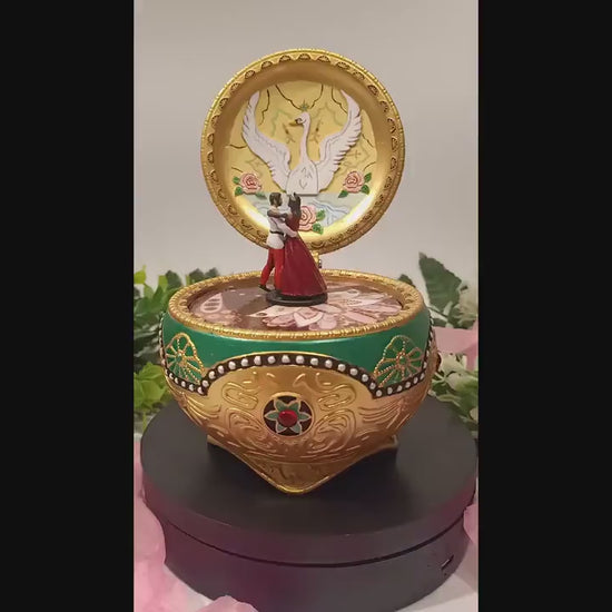 Anastasia Carillon Music Box video