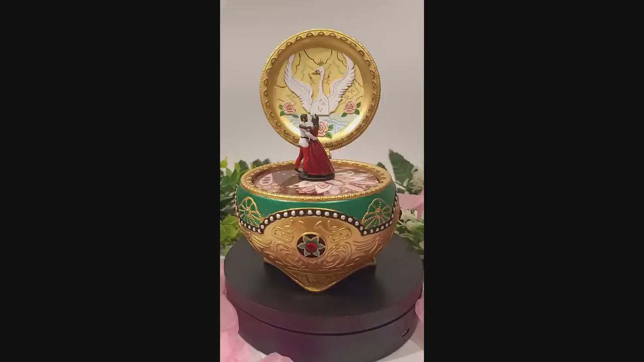 Anastasia Carillon Music Box video